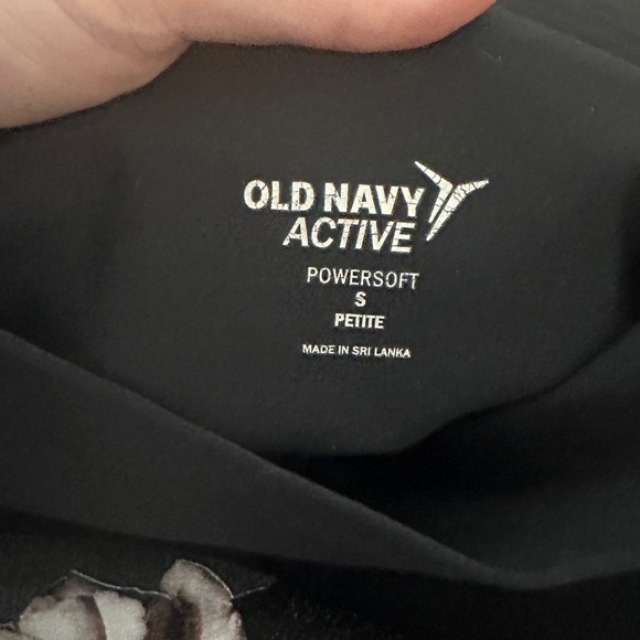 Old Navy, active power, soft black leggings crop size small - Picture 8 of 8